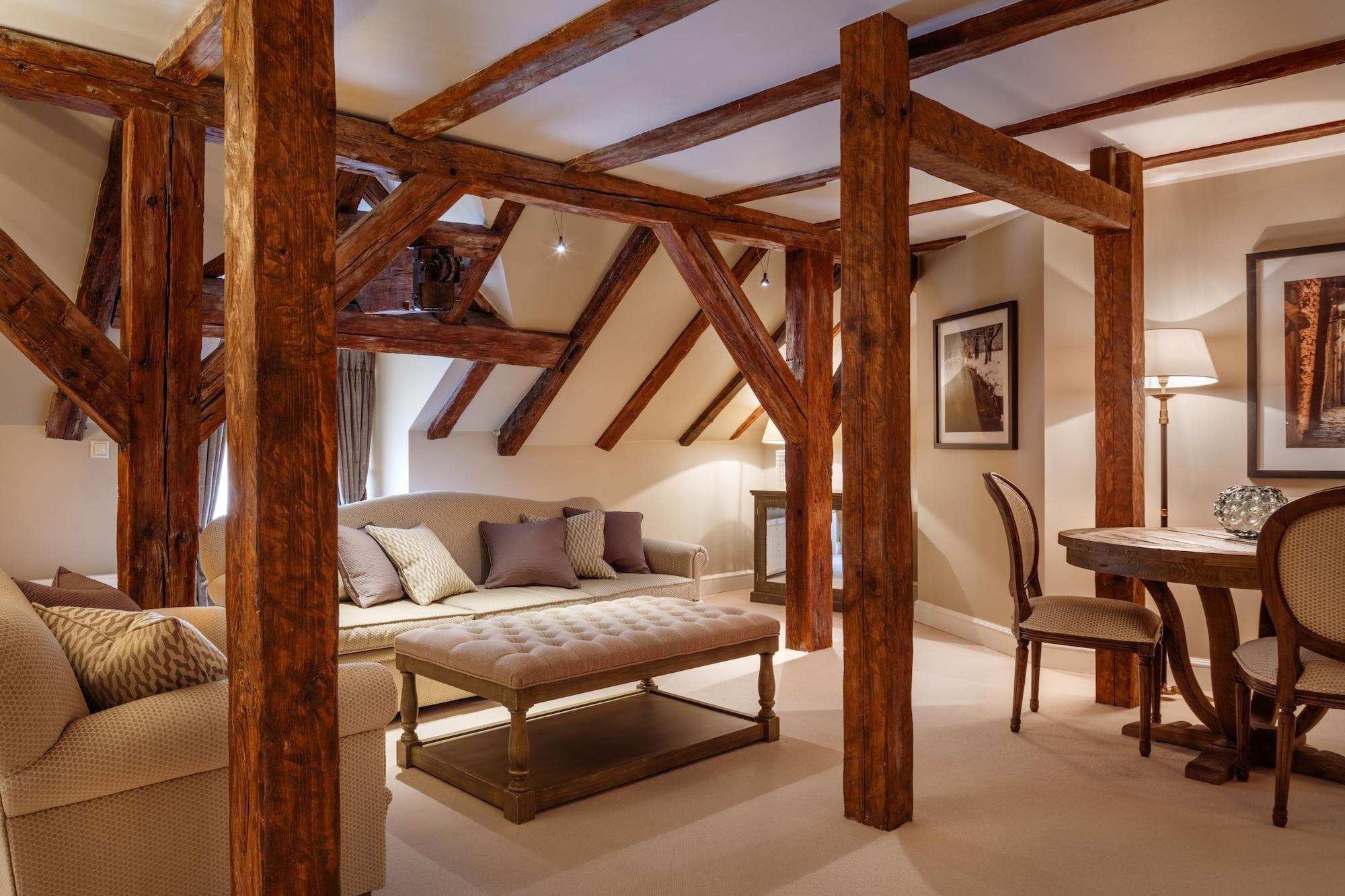 Schloessle Hotel - Small Luxury Hotels Of The World Talin Exterior foto A room at the hotel