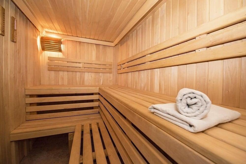 Schloessle Hotel - Small Luxury Hotels Of The World Talin Exterior foto Sauna