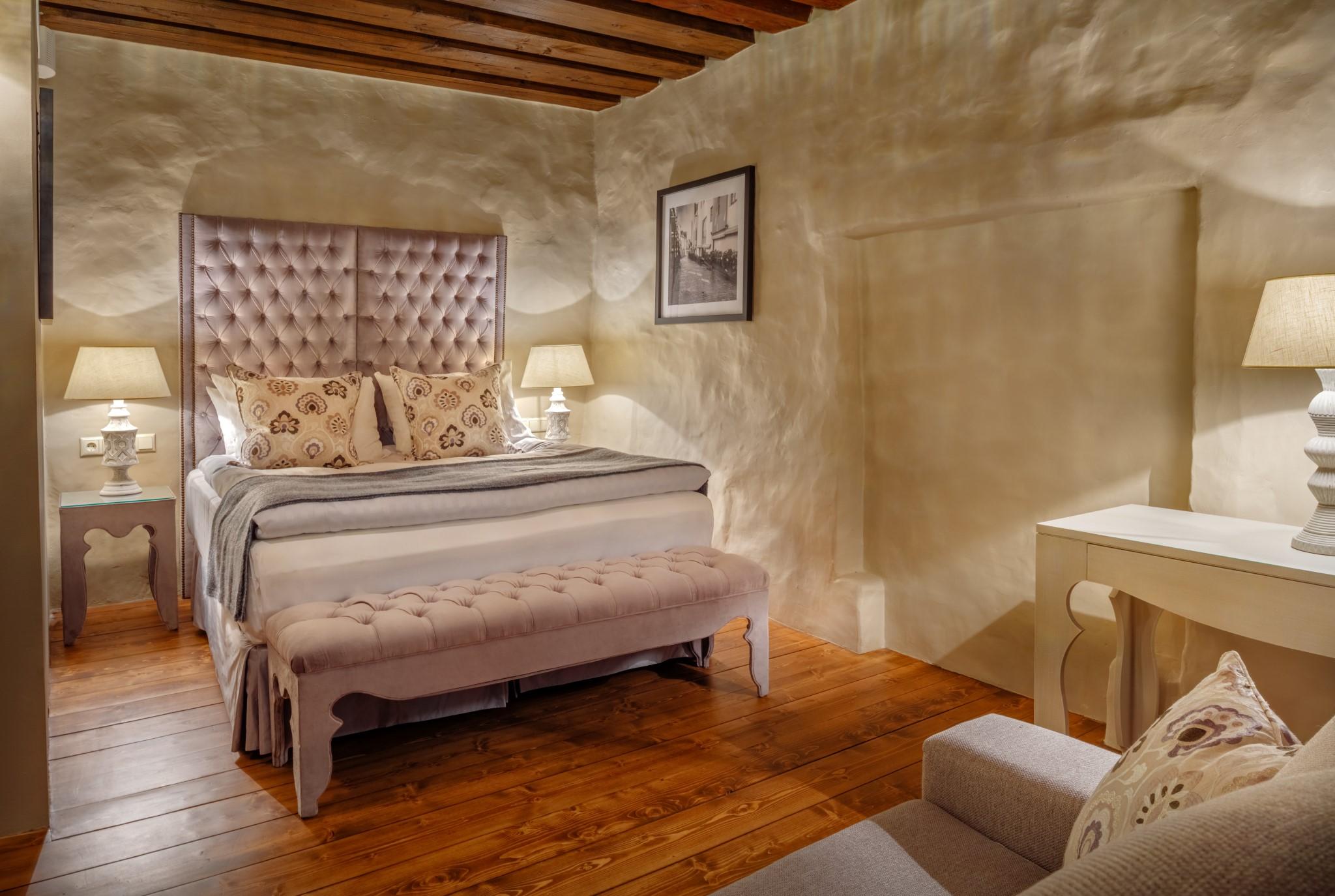 Schloessle Hotel - Small Luxury Hotels Of The World Talin Exterior foto A bedroom at the hotel
