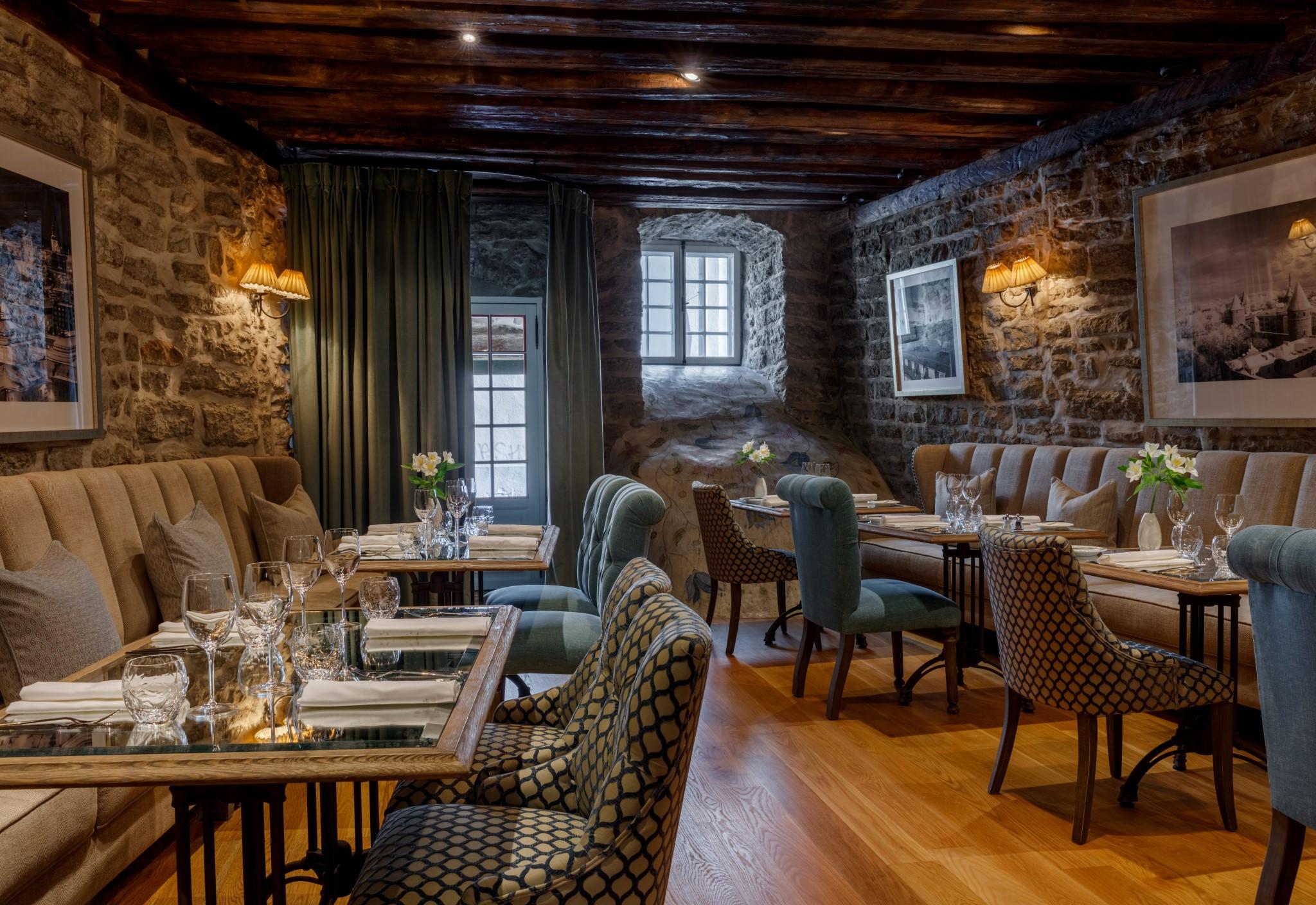 Schloessle Hotel - Small Luxury Hotels Of The World Talin Exterior foto The restaurant's interior