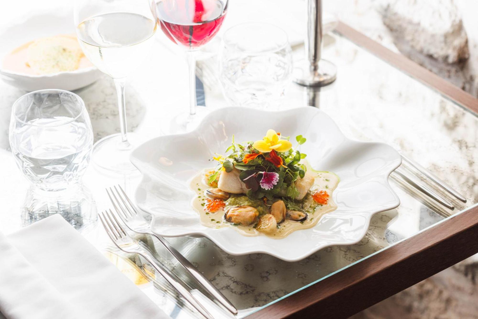 Schloessle Hotel - Small Luxury Hotels Of The World Talin Exterior foto A dish at the restaurant