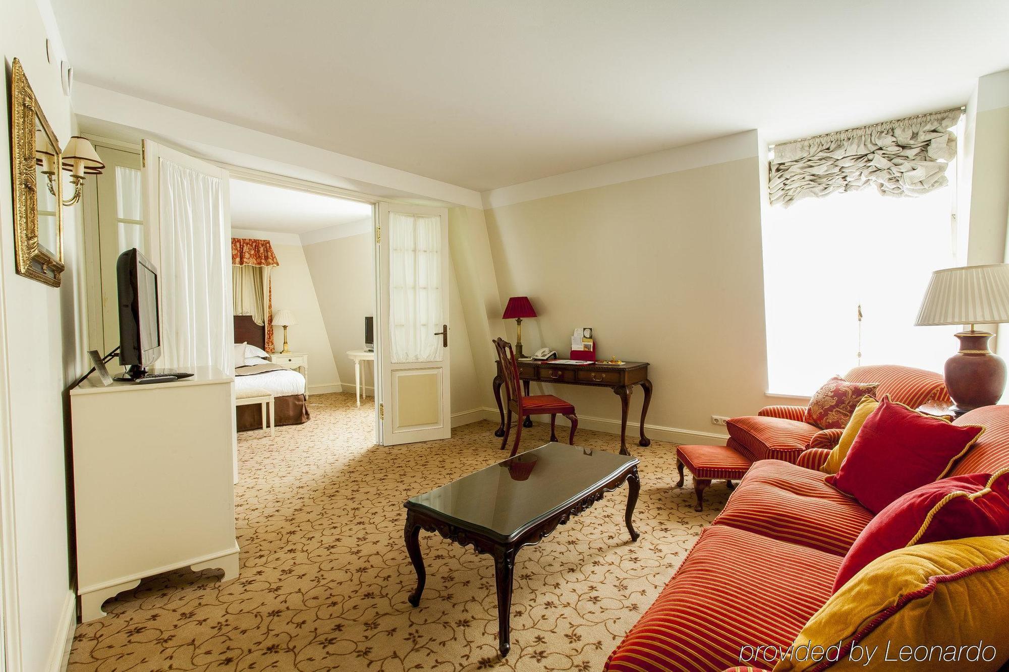 Schloessle Hotel - Small Luxury Hotels Of The World Talin Quarto foto A suite at the hotel