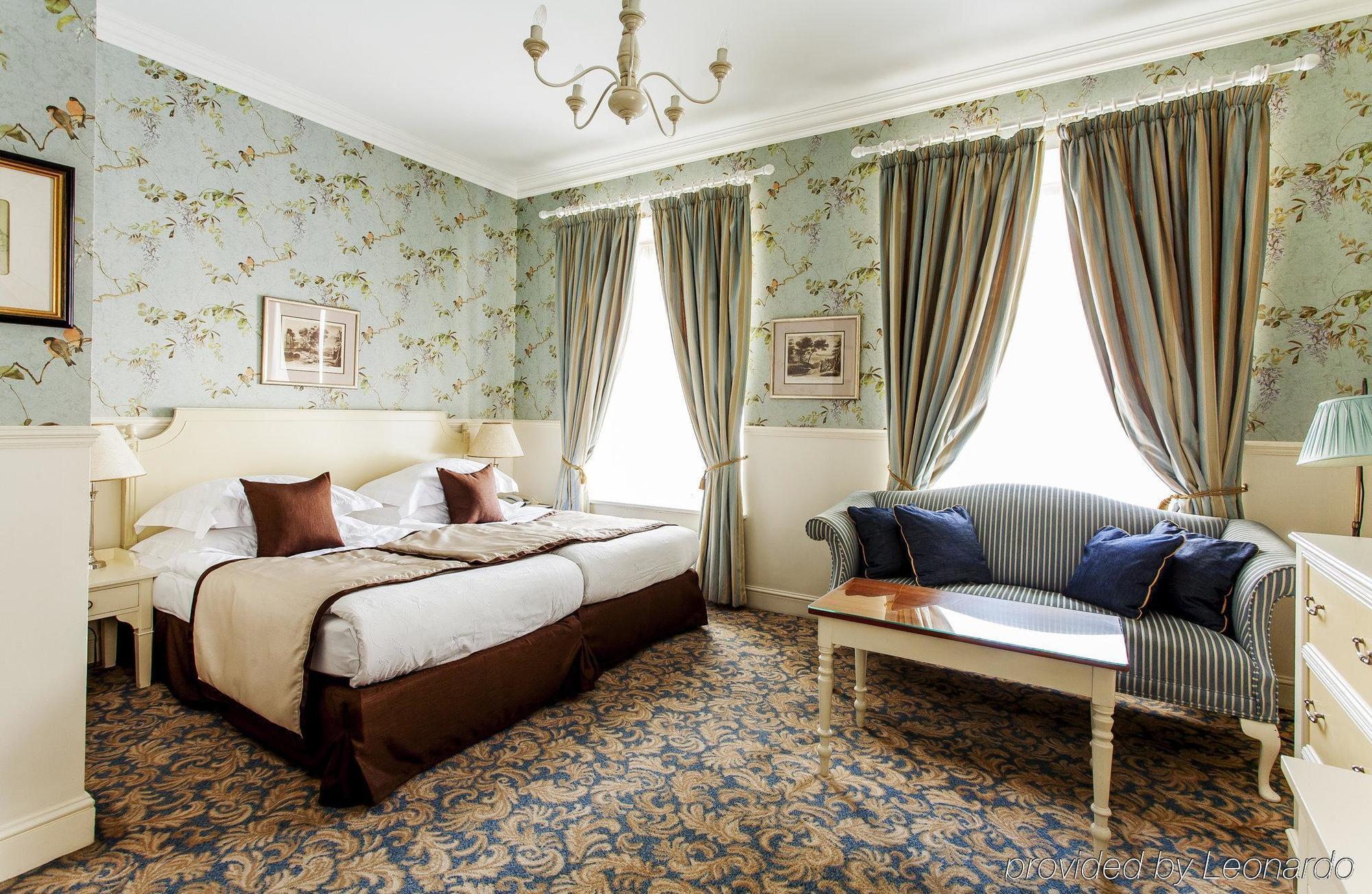 Schloessle Hotel - Small Luxury Hotels Of The World Talin Quarto foto A room at the hotel