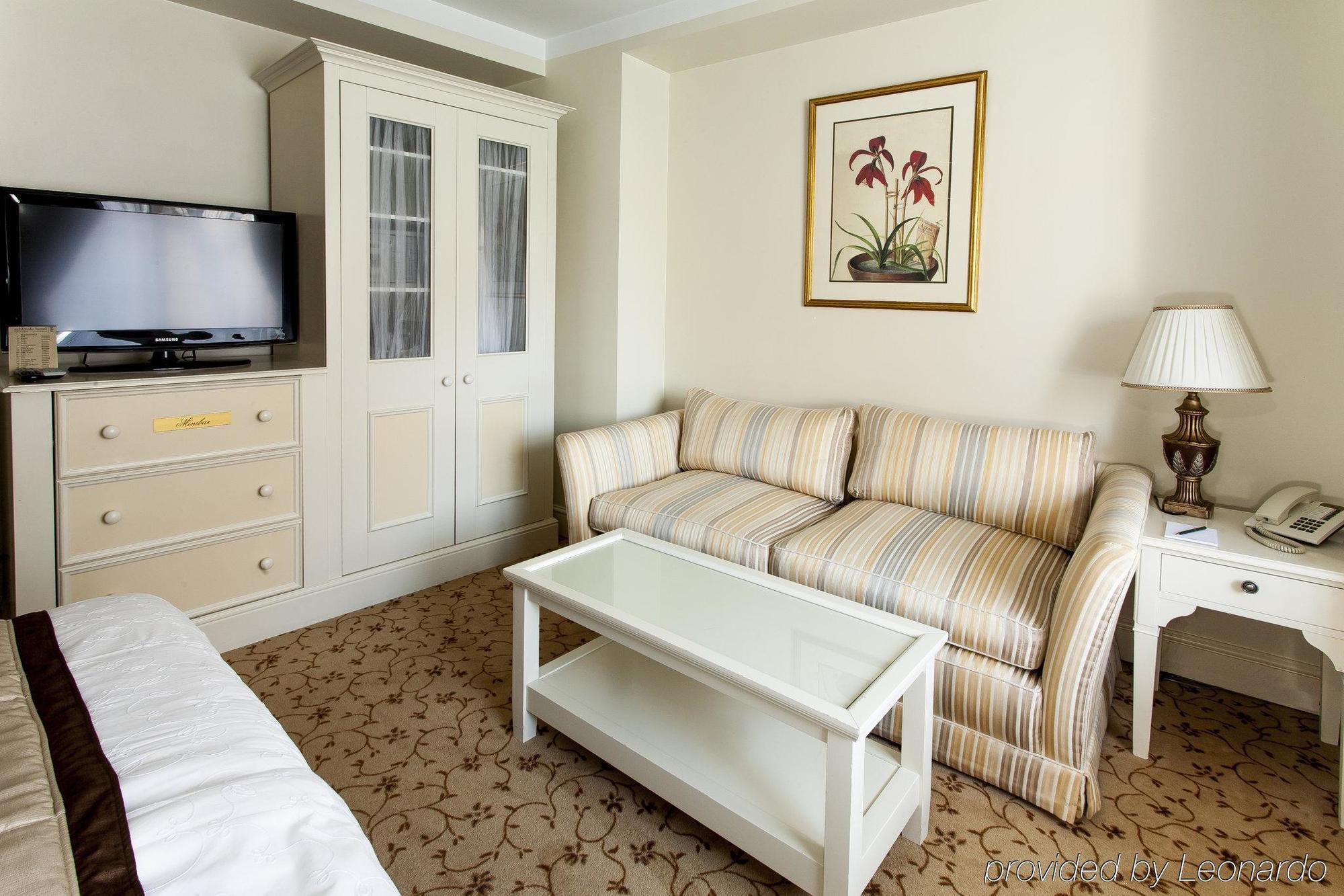 Schloessle Hotel - Small Luxury Hotels Of The World Talin Quarto foto A room at the hotel