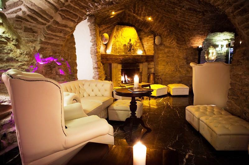 Schloessle Hotel - Small Luxury Hotels Of The World Talin Exterior foto The interior of the restaurant