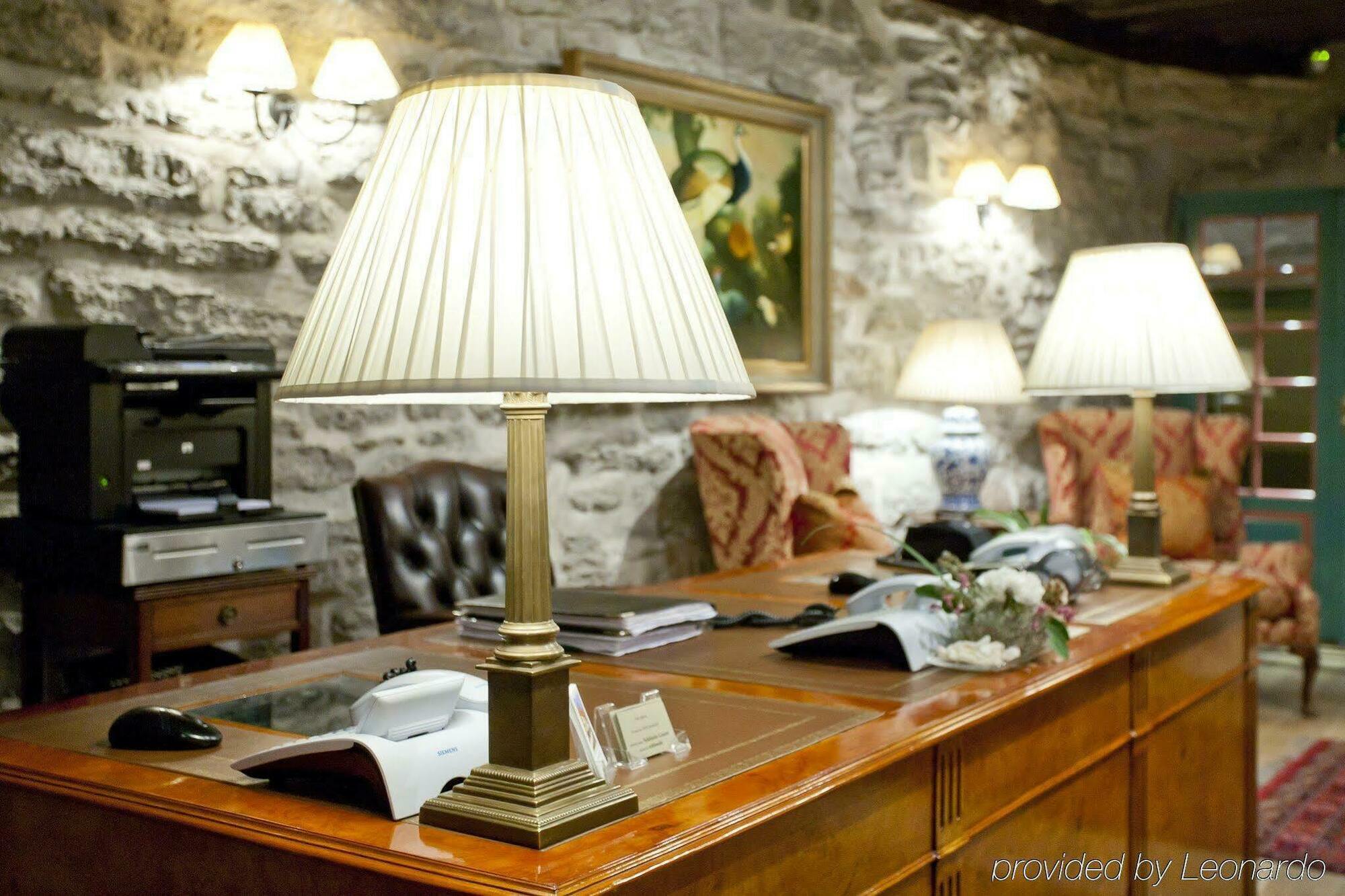 Schloessle Hotel - Small Luxury Hotels Of The World Talin Quarto foto A desk lamp