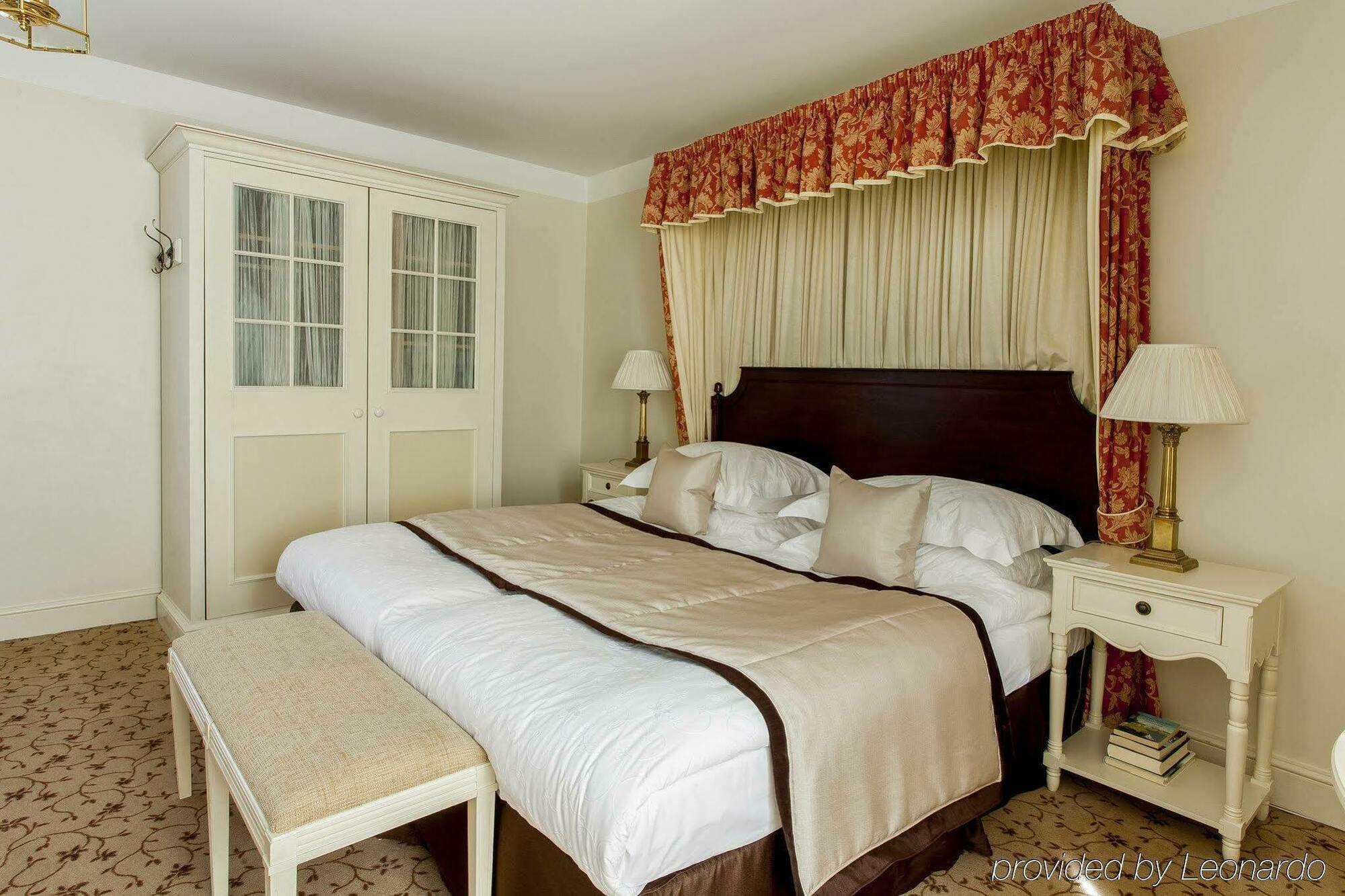 Schloessle Hotel - Small Luxury Hotels Of The World Talin Quarto foto A bedroom at the hotel