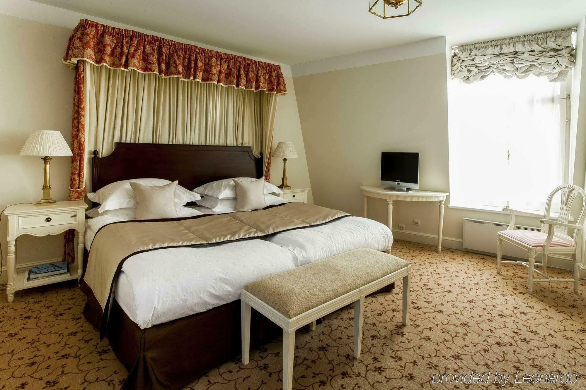 Schloessle Hotel - Small Luxury Hotels Of The World Talin Quarto foto A bedroom at the hotel