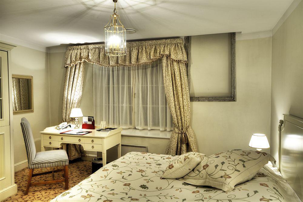 Schloessle Hotel - Small Luxury Hotels Of The World Talin Quarto foto A bedroom